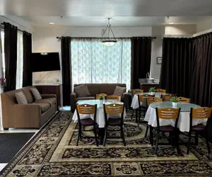 Photo 4 - Days Inn by Wyndham Seattle Aurora