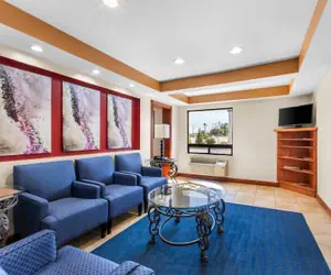 Photo 3 - Econo Lodge Woodbridge