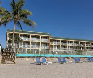 Photo 2 - Ocean Breeze Inn Vero Beach