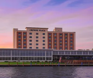 Photo 2 - Crowne Plaza Niagara Falls NY Riverside by IHG