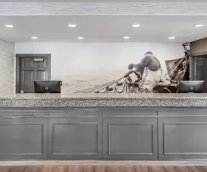 Photo 3 - Beachfront Inn