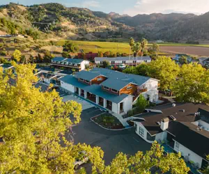 Photo 2 - Calistoga Motor Lodge and Spa