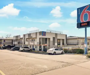 Photo 2 - Motel 6 Austin, TX - Airport - South