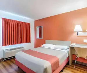 Photo 4 - Motel 6 Modesto CA