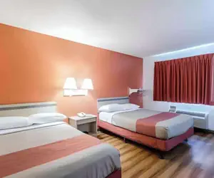 Photo 5 - Motel 6 Modesto CA