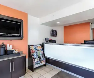 Photo 2 - Motel 6 Modesto CA