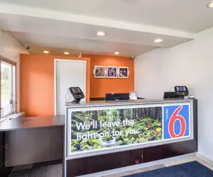 Photo 4 - Motel 6 Everett, WA - South