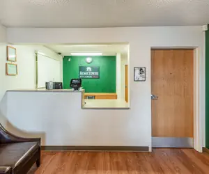 Photo 4 - HomeTowne Studios by Red Roof Spokane - Valley