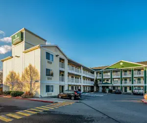 Photo 2 - HomeTowne Studios by Red Roof Spokane - Valley