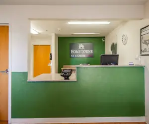 Photo 3 - HomeTowne Studios By Red Roof Denver - Airport/ Aurora