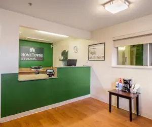 Photo 4 - HomeTowne Studios By Red Roof Denver - Airport/ Aurora