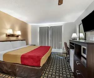 Photo 2 - Econo Lodge La Junta