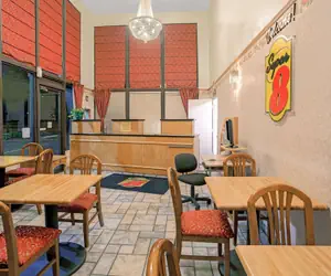 Photo 3 - Super 8 by Wyndham Yreka