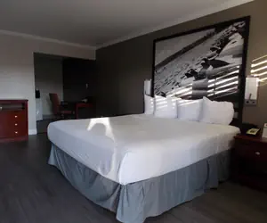 Photo 5 - Super 8 by Wyndham Santa Cruz Beach