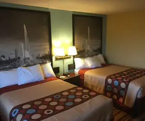 Photo 5 - Super 8 by Wyndham Woodstock