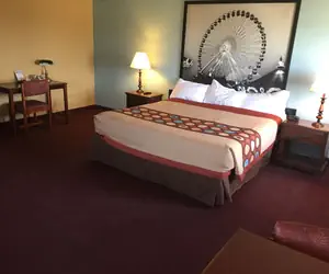 Photo 4 - Super 8 by Wyndham Woodstock