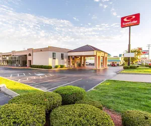 Photo 3 - Econo Lodge & Suites Clarksville near Governors Square Mall