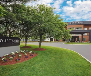 Photo 2 - Courtyard by Marriott Raynham