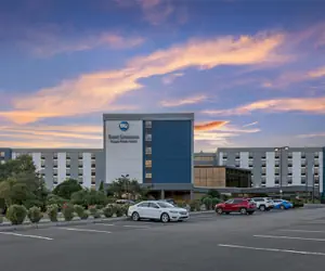 Photo 2 - Best Western Royal Plaza Hotel & Trade Center