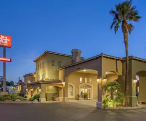 Photo 2 - Best Western Plus A Wayfarer's Inn And Suites