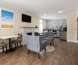 Photo 4 - Days Inn by Wyndham Canton