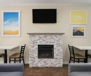 Photo 5 - Days Inn by Wyndham Canton