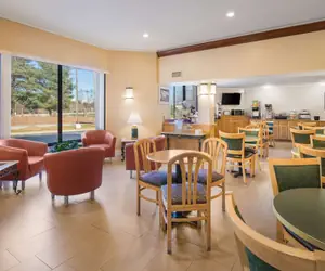 Photo 5 - Econo Lodge Hendersonville