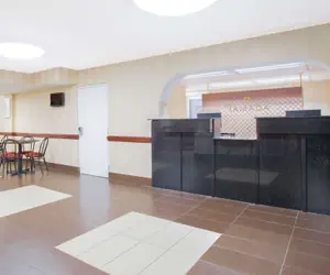 Photo 4 - Ramada Hotel & Conference Center by Wyndham Edgewood