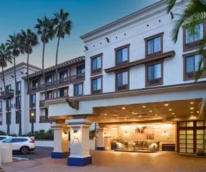 Photo 2 - Courtyard by Marriott Old Town