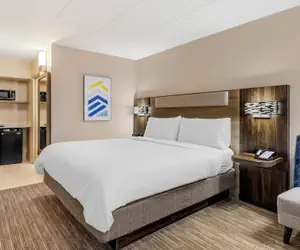 Photo 5 - Holiday Inn Express Chicago-Downers Grove by IHG