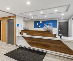 Photo 2 - Holiday Inn Express Chicago-Downers Grove by IHG