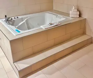 Photo 3 - Holiday Inn Express Chicago-Downers Grove by IHG