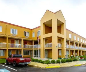 Photo 2 - Copley Inn & Suites By OYO Akron OH