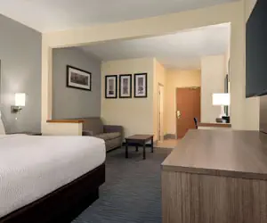 Photo 5 - Best Western Plus Paper Valley Hotel