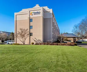 Photo 2 - Comfort Inn & Suites Somerset - New Brunswick