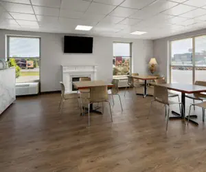 Photo 4 - Days Inn by Wyndham Cambridge