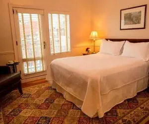 Photo 4 - Penn's View Hotel