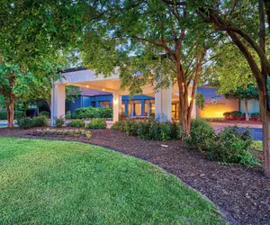 Photo 2 - Courtyard by Marriott Hampton