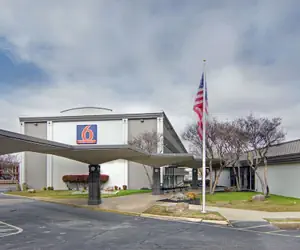 Photo 2 - Motel 6 Mesquite, TX – Town East