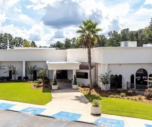 Photo 2 - Cottonwood Suites Savannah Hotel & Conference Center