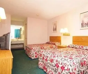 Photo 4 - Econo Lodge Lanett