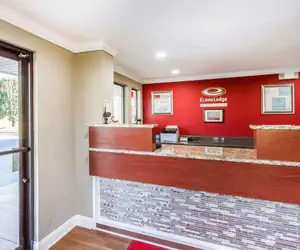 Photo 3 - Econo Lodge Lanett