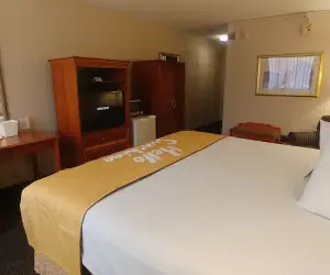 Photo 4 - Days Inn by Wyndham Sidney OH