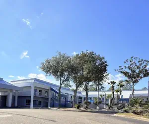 Photo 2 - Baymont by Wyndham Tallahassee