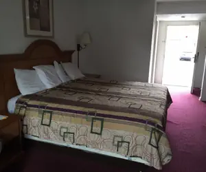 Photo 4 - Econo Lodge Franklin