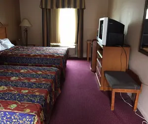 Photo 5 - Econo Lodge Franklin