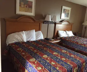 Photo 3 - Econo Lodge Franklin