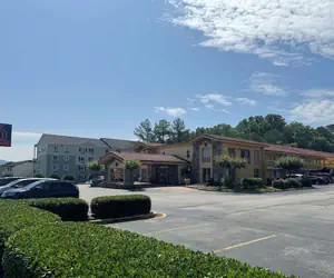 Photo 2 - Motel 6 Huntsville, AL – University Dr.