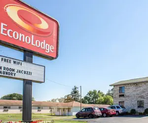 Photo 2 - Econo Lodge Elkhart North