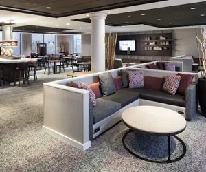 Photo 2 - Courtyard by Marriott Alexandria Old Town/Southwest